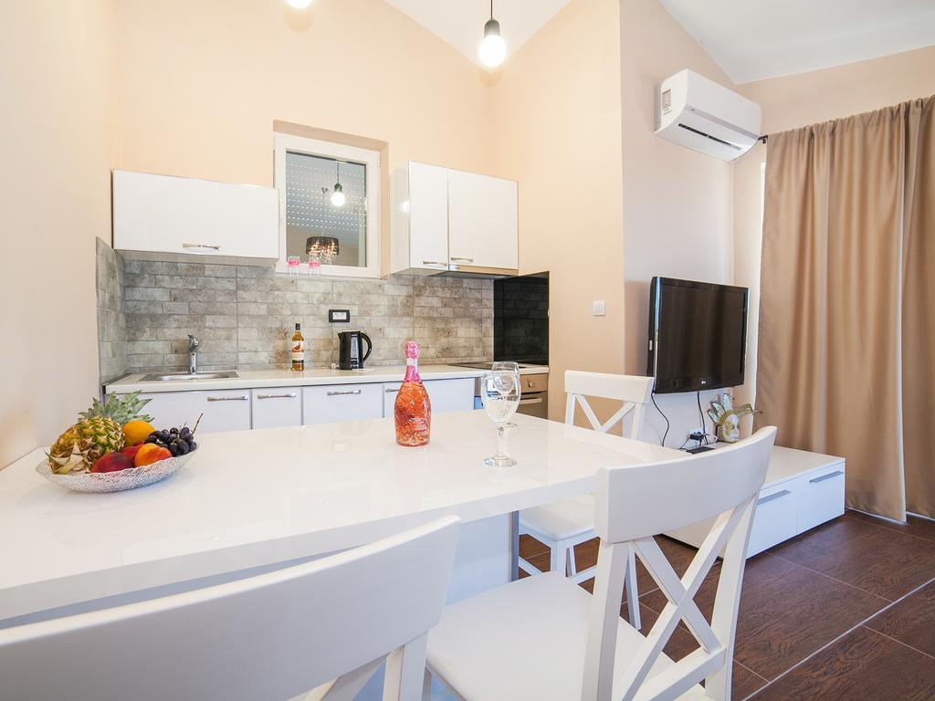 Apartments Urban Wild Kotor Exterior photo